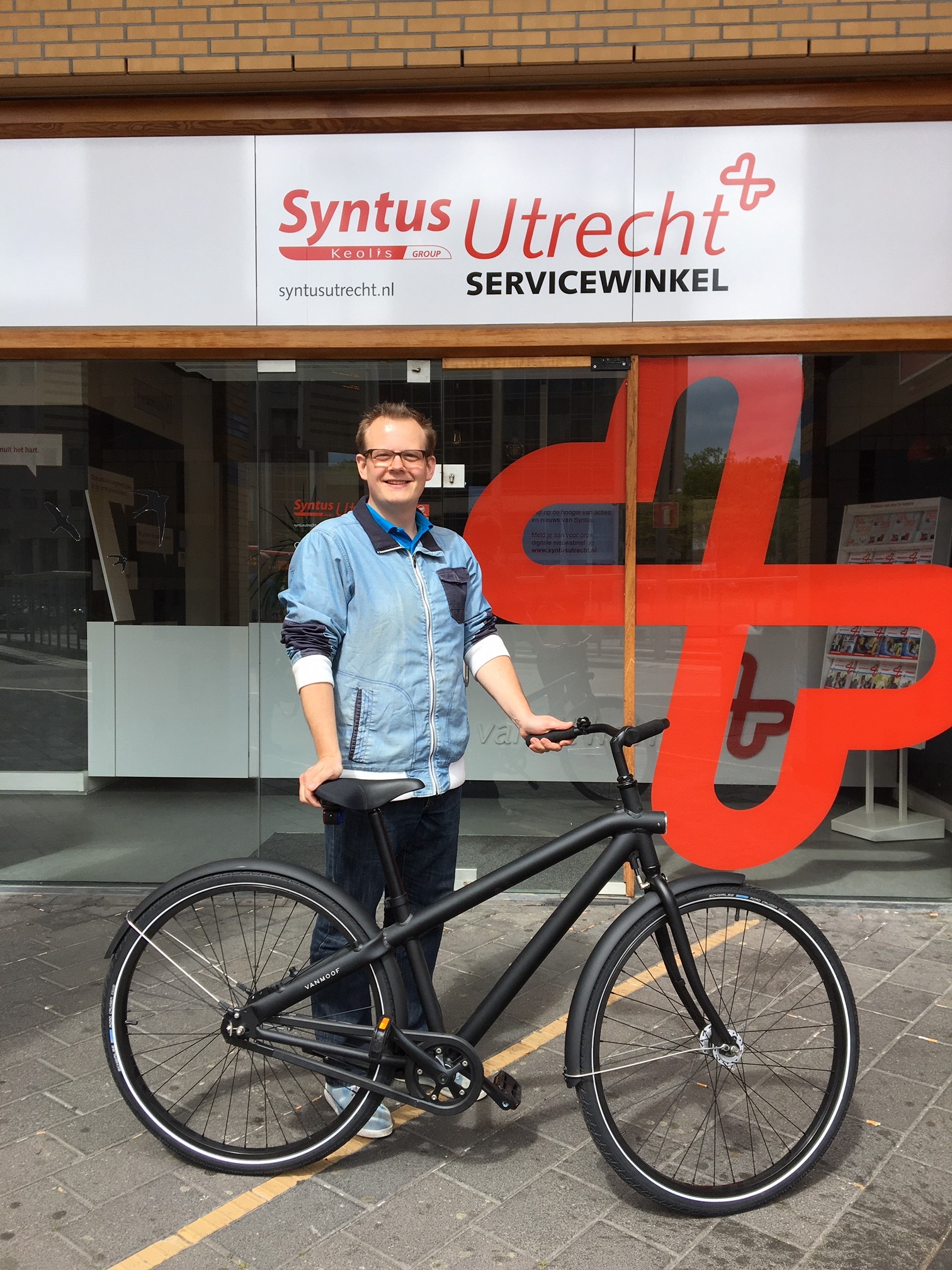 Busreiziger verrast met luxe VanMoof-fiets