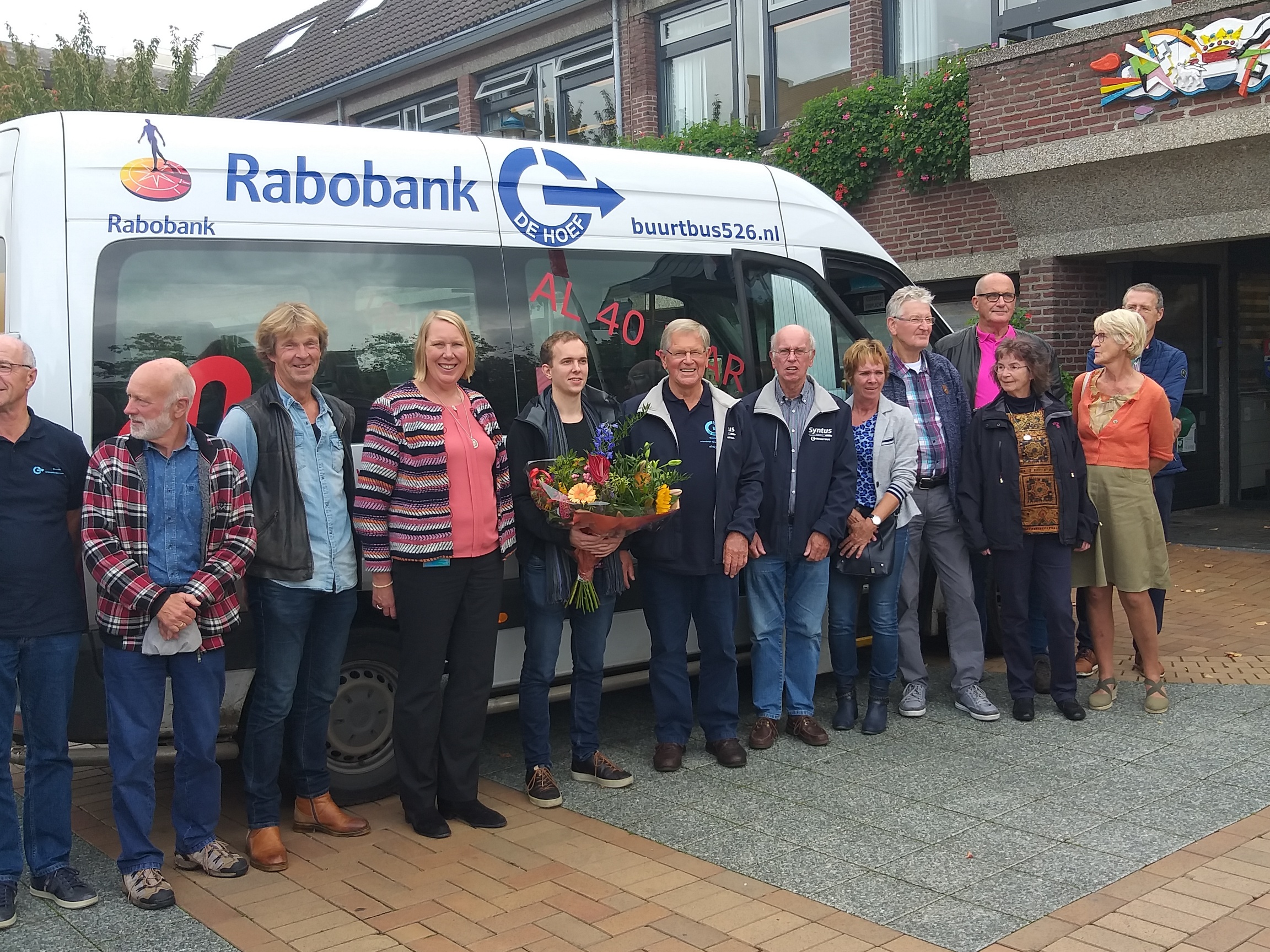 Vereniging buurtbus De Hoef viert 40-jarig bestaan